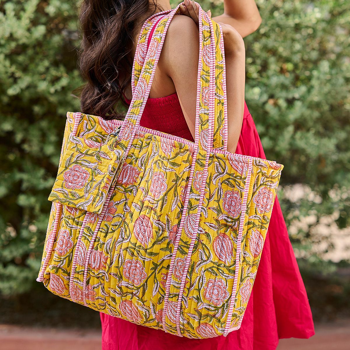 Quilted Tote Bag - Bright Dahlias