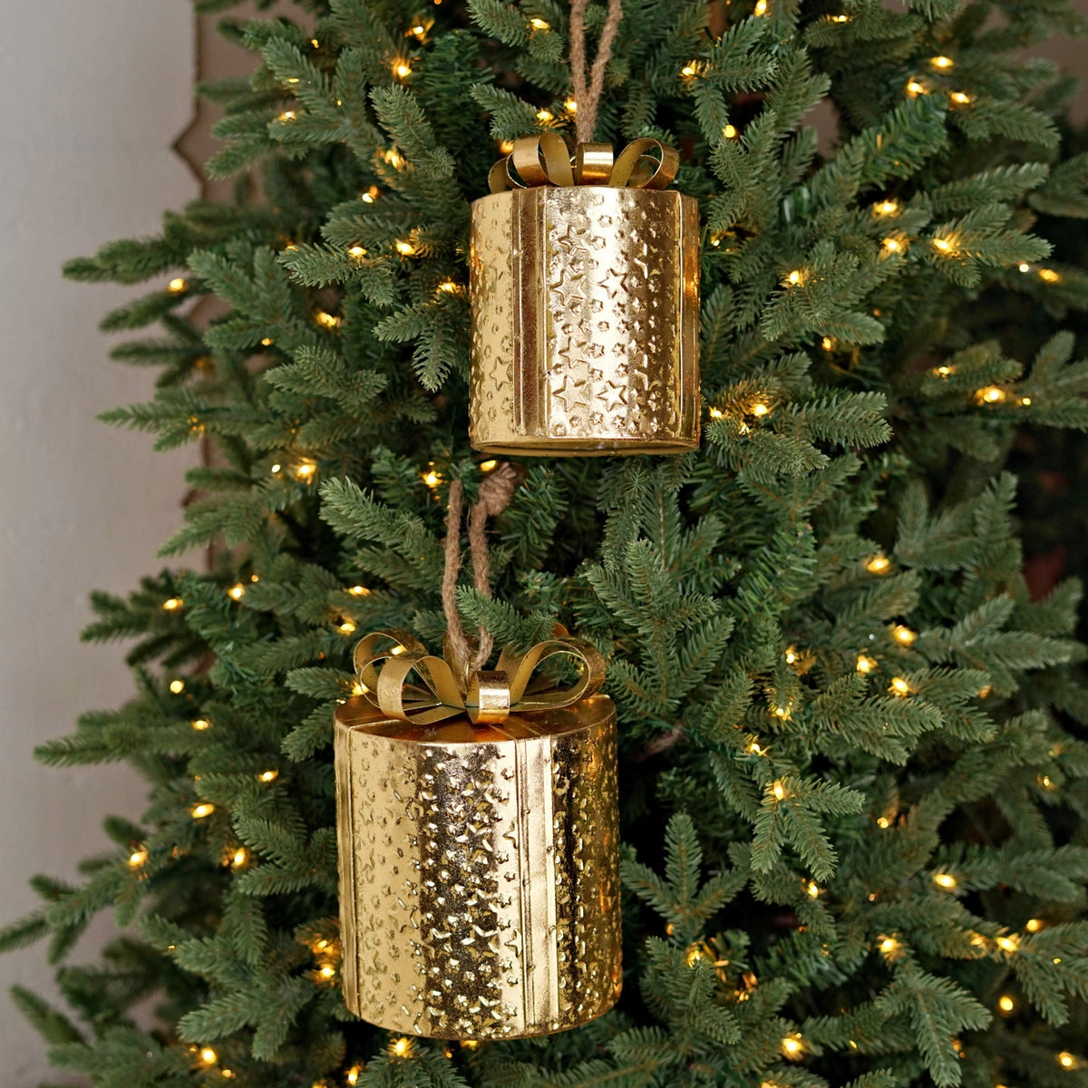 Dazzling Gold Metal Round Gift Box